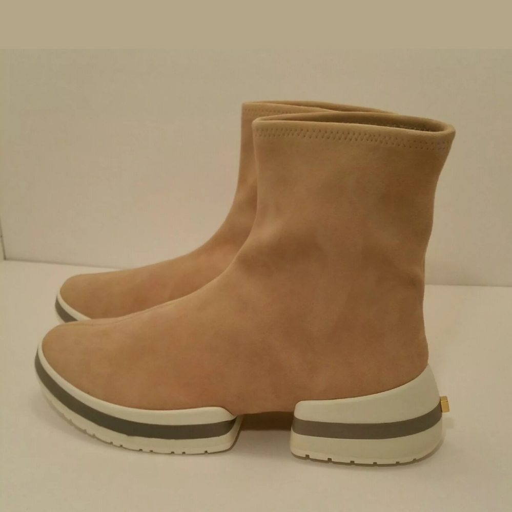 Gorgeous Discontinued Stuart Weitzman Sneaker Sock - image 4